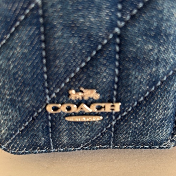 ☀️Coach Denim Quilted Zip Card Case With Chain - Picture 5 of 9